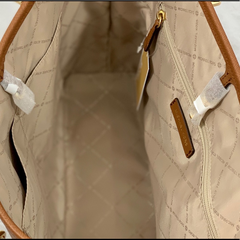 πNWT! Michael Kors Carryall Tote - Picture 6 of 7